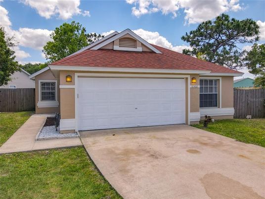 Attached, Exterior, Facade, Ranch