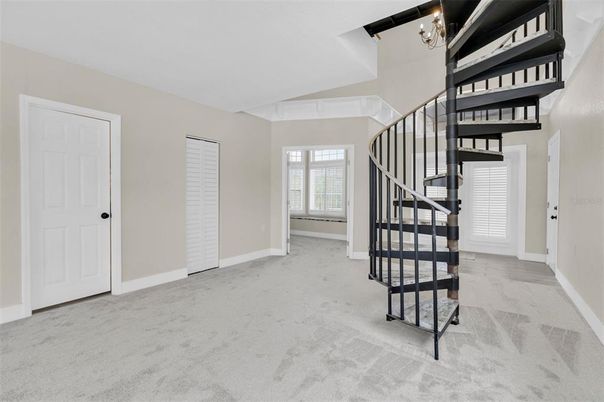 Empty room, Interior