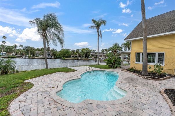 Exterior, Pool, Water