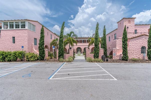 Exterior, Facade, Mediterranean