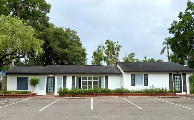 Exterior, Facade, Ranch