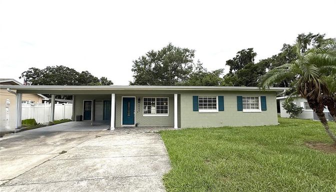 Backyard, Exterior, Facade, Ranch