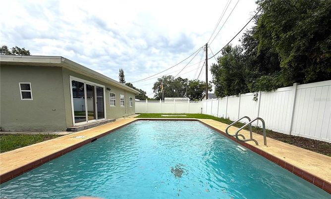 Exterior, Pool