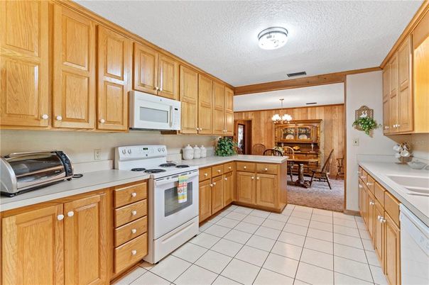Chandelier, Dining room, Interior, Kitchen