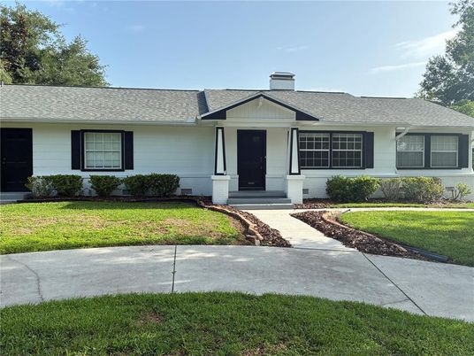 Exterior, Facade, Ranch