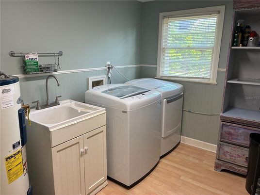 Interior, Washer, Wood Texture Flooring