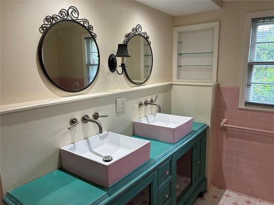 Bathroom, Dual Sink Vanities, Interior