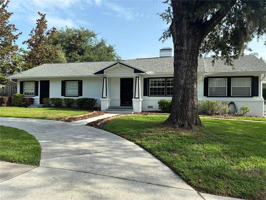 Exterior, Facade, Ranch