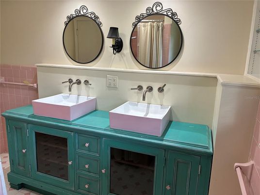 Bathroom, Dual Sink Vanities, Interior