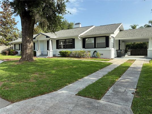 Backyard, Exterior, Facade, Ranch