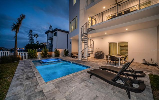 Exterior, Pool