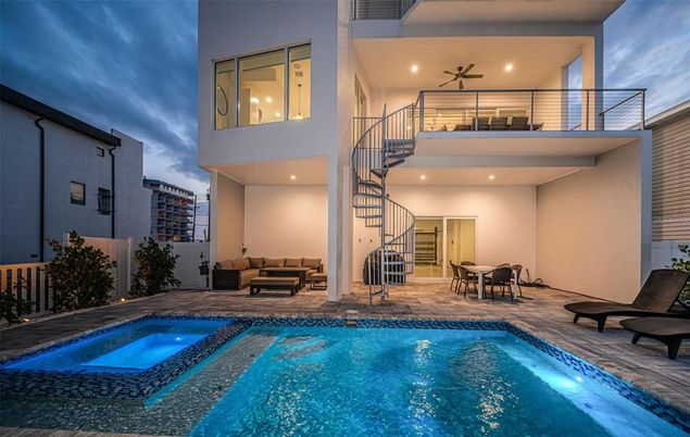 Exterior, Pool