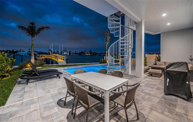 Exterior, Pool, Water