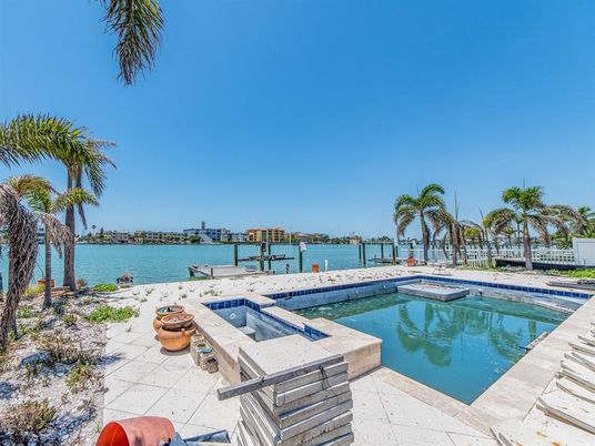 Exterior, Pool, Water