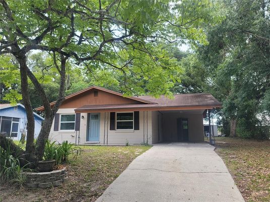 Exterior, Facade, Ranch