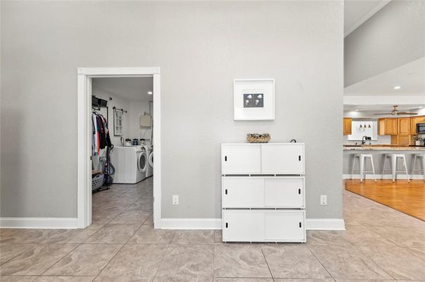 Interior, Recessed Lighting, Washer, Wood Texture Flooring