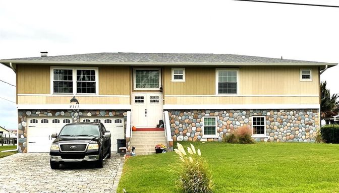 Attached, Exterior, Facade, Raised Ranch
