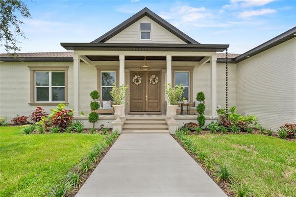 Exterior, Facade, Brick Facade, American Craftsman