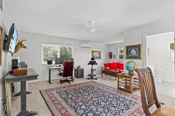 Home Office, Interior