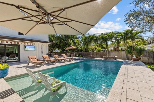 Exterior, Pool