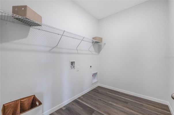 Interior, Walk-in Closets, Wood Texture Flooring