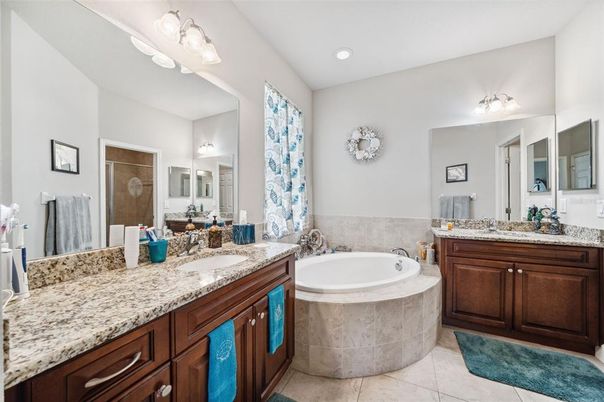 Bathroom, Dual Sink Vanities, Interior, Recessed Lighting