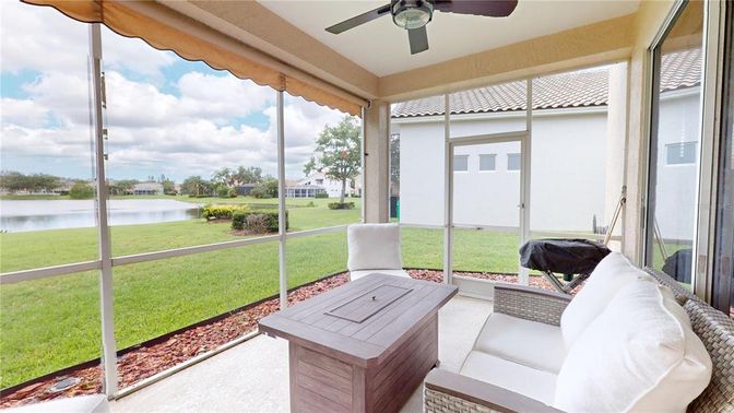 Interior, Sun Room, Water