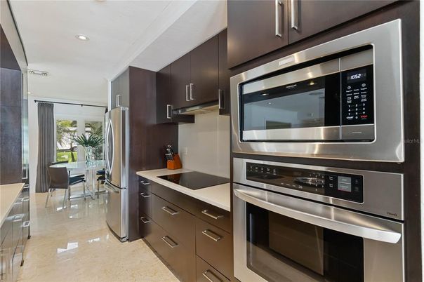 Dining room, Interior, Kitchen, Recessed Lighting, Stainless Steel Appliances
