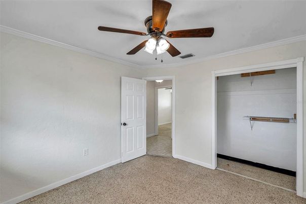 Empty room, Interior