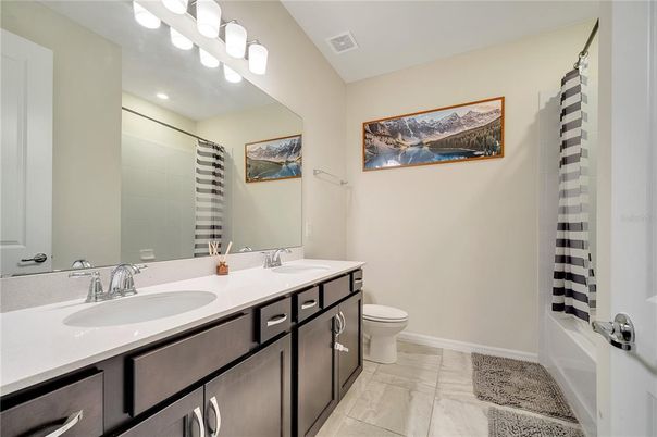 Bathroom, Dual Sink Vanities, Interior, Recessed Lighting