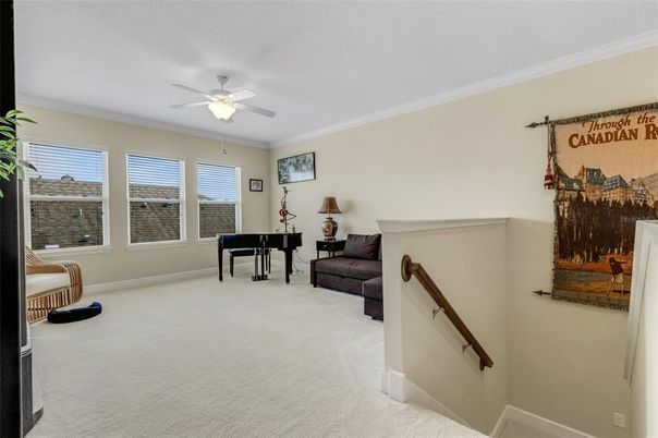 Interior, Piano