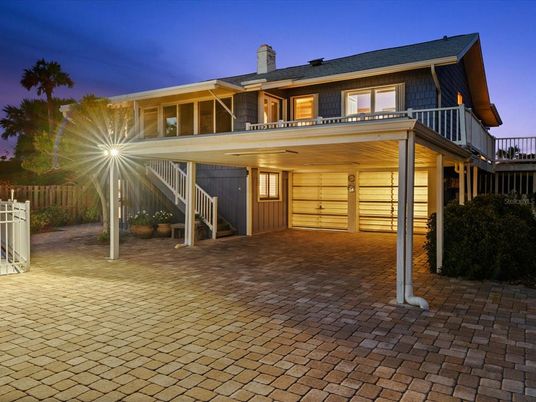 Attached, Exterior, Facade, Modern