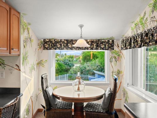 Dining room, Interior