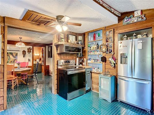 Chandelier, Dining room, Interior, Kitchen, Stainless Steel Appliances