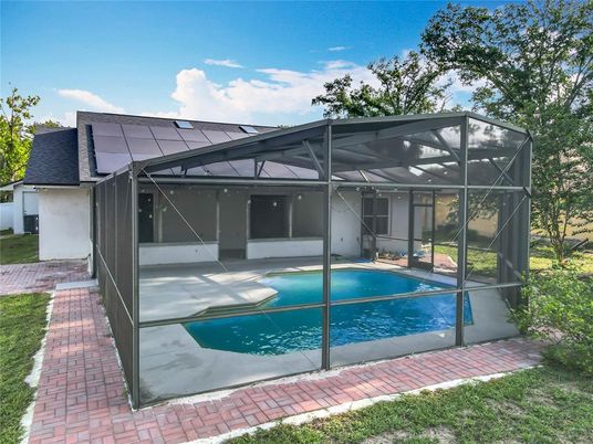 Exterior, Pool