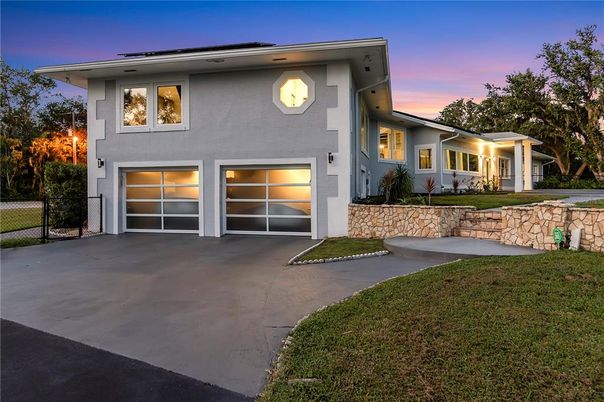 Attached, Exterior, Facade, Modern