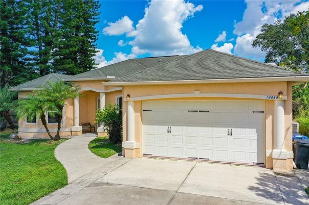 Attached, Exterior, Facade, Ranch