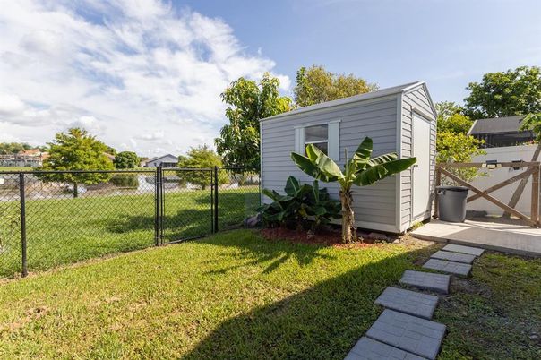 Backyard, Exterior