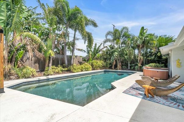Exterior, Hot Tub, Pool