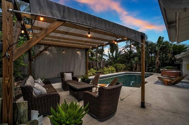 Exterior, Pool