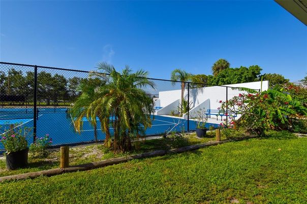 Exterior, Tennis Courts