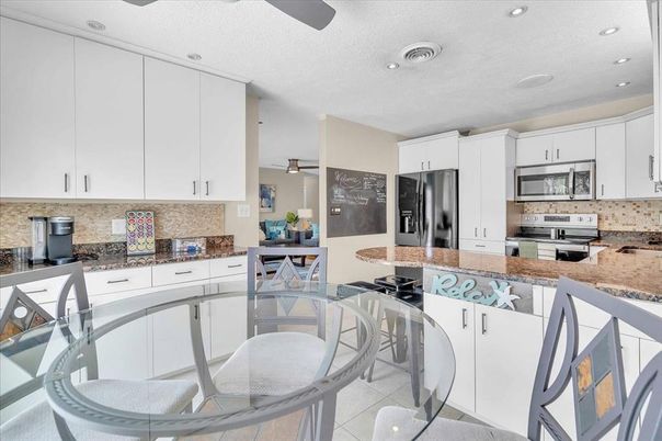Dining room, Interior, Kitchen, Recessed Lighting