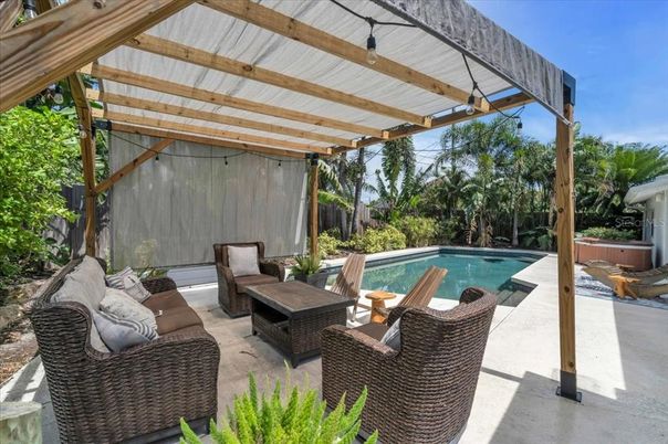 Exterior, Pool