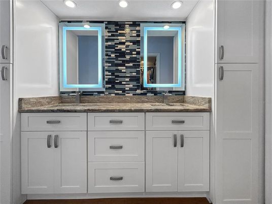 Bathroom, Dual Sink Vanities, Interior, Recessed Lighting
