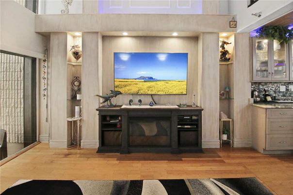Interior, Recessed Lighting, Wood Texture Flooring