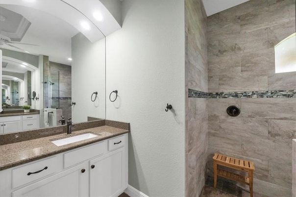 Bathroom, Interior, Recessed Lighting