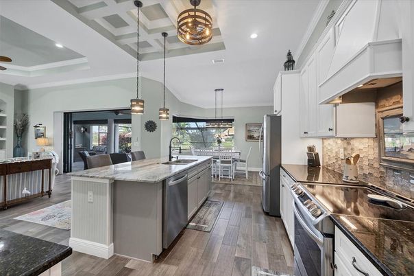 Dining room, Interior, Kitchen, Pendant Lights, Recessed Lighting, Wood Texture Flooring