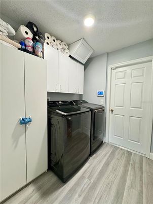 Interior, Recessed Lighting, Washer, Wood Texture Flooring