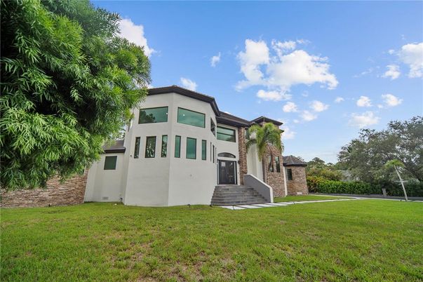 Backyard, Exterior, Facade, Modern