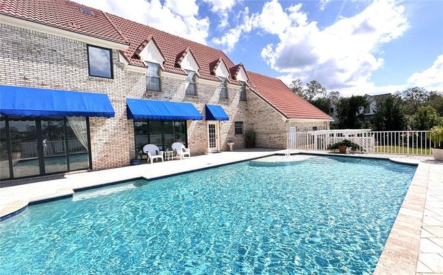 Exterior, Pool